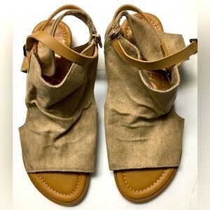 Blow Fish Fabric Faux Leather Sandals 9.5 Tan